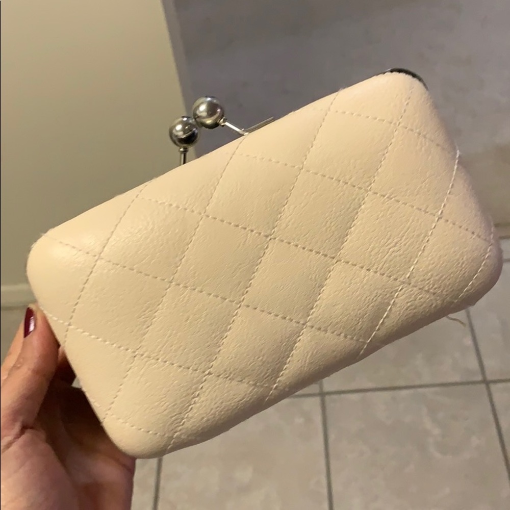 White/cream clutch